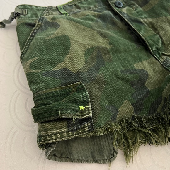 Free People Size 10 Camo Cutoff Fringe High Rise Cheeky Booty Streetwear Shorts - Picture 5 of 13